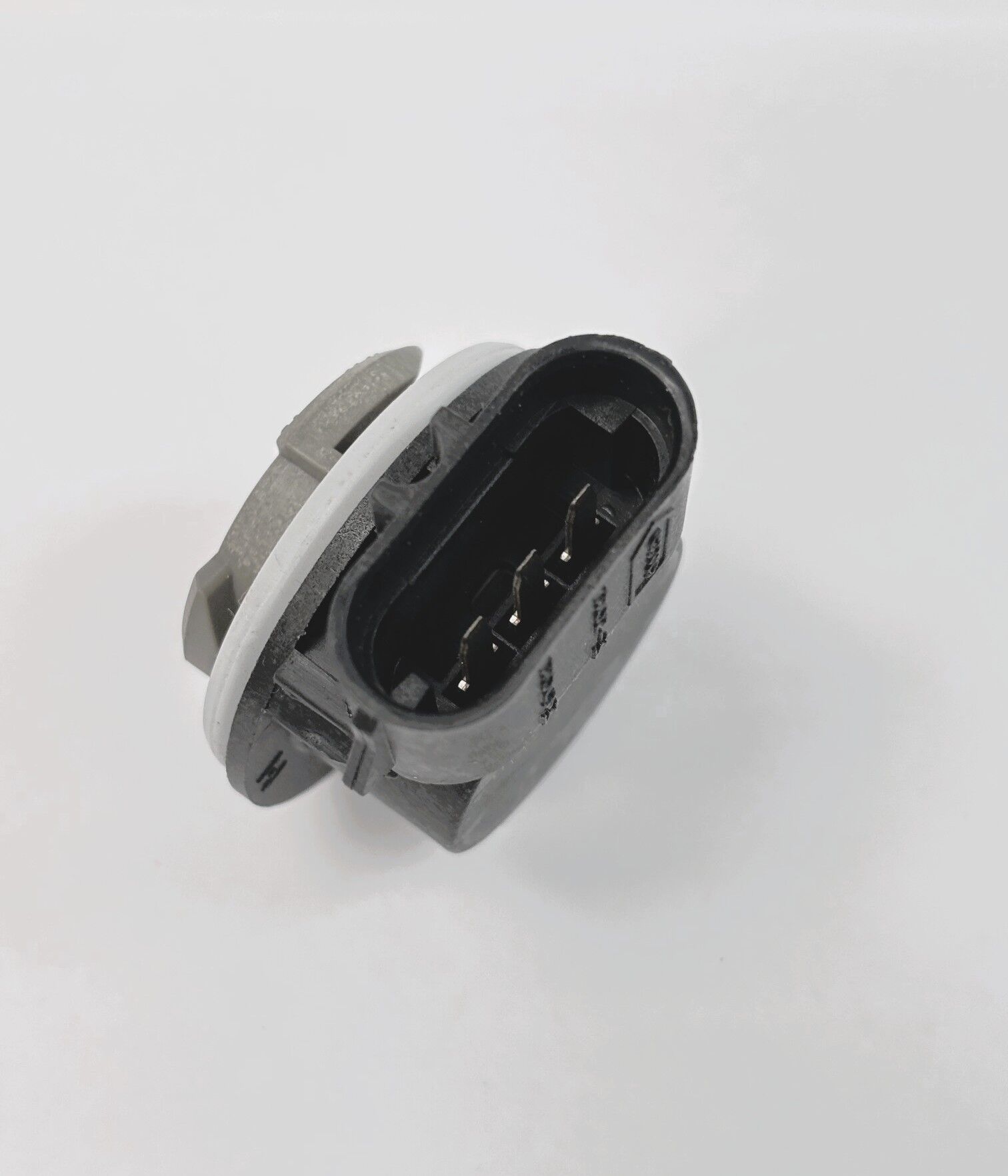 S786 3 Terminal Multi-Purpose Light Socket Standard® - Image 5