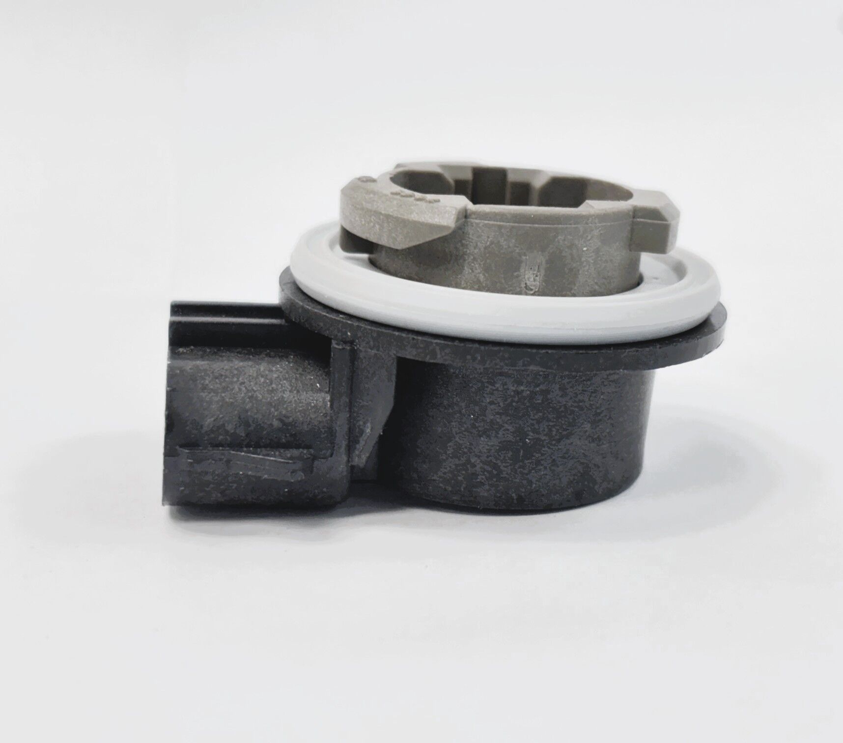 S786 3 Terminal Multi-Purpose Light Socket Standard® - Image 6