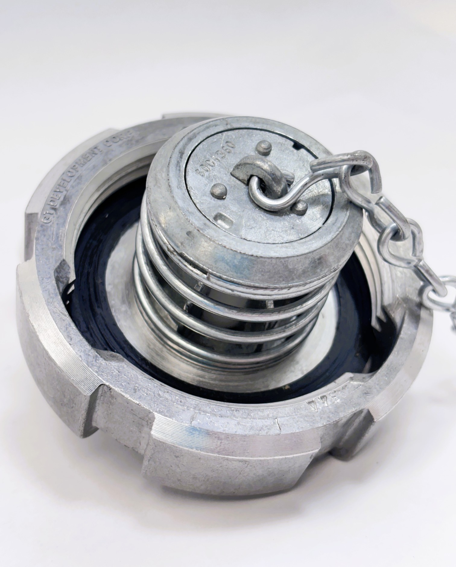 600136 Aluminum Non-Locking Fuel Cap 2-1/2" Velvac® - Image 4