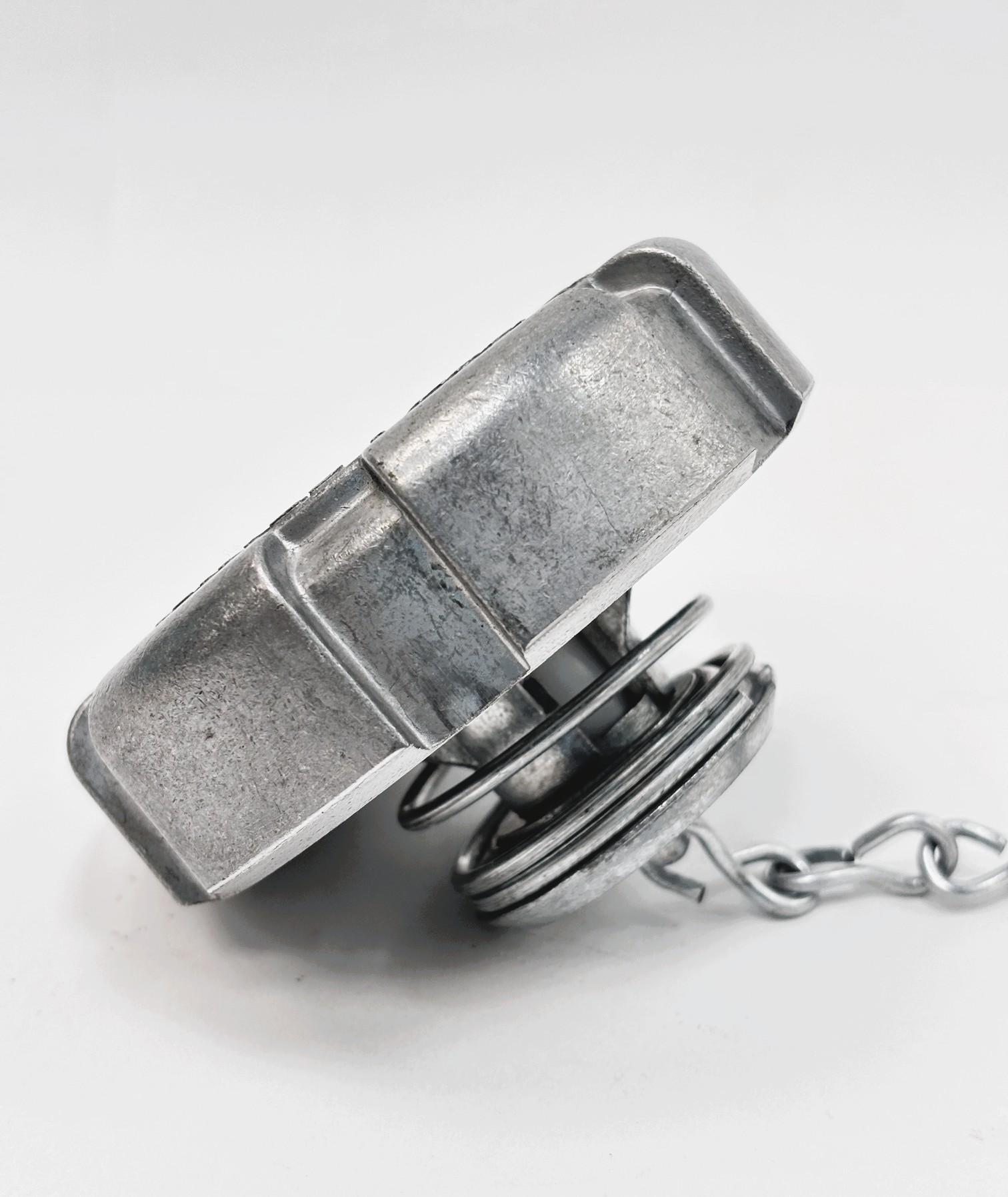 600136 Aluminum Non-Locking Fuel Cap 2-1/2" Velvac® - Image 5