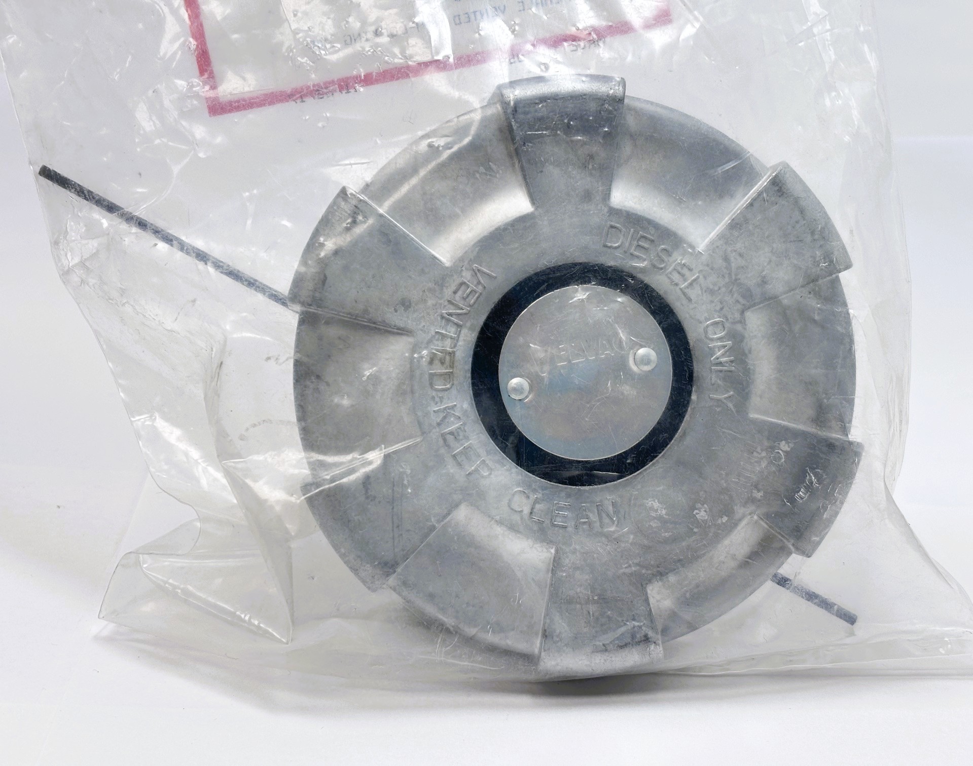 600180 Female Vented 4" Non-Locking Fuel Cap Velvac® - Image 3