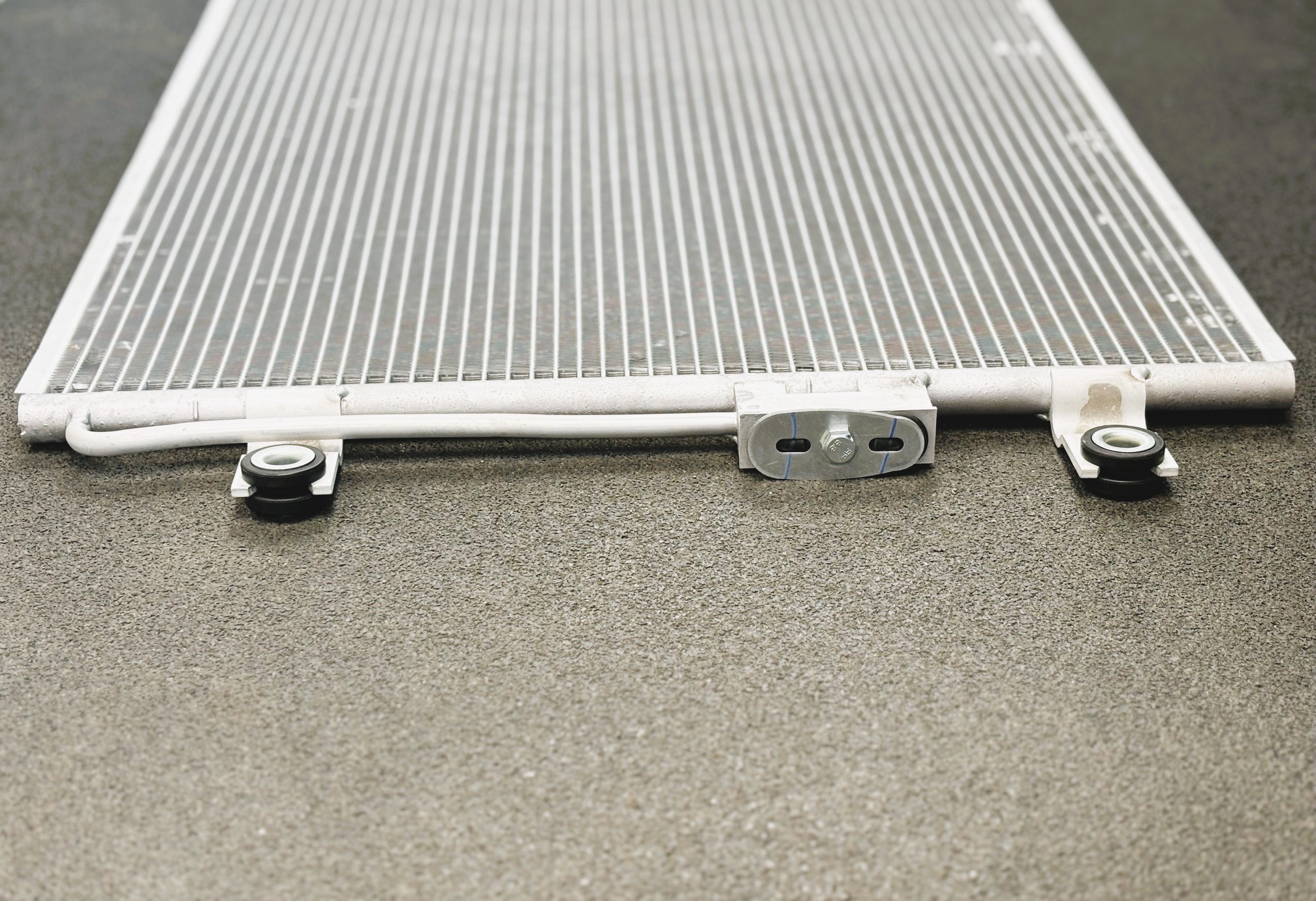 Freightliner M2-Business Alliance AC Condenser ABP N83322010 - Image 4