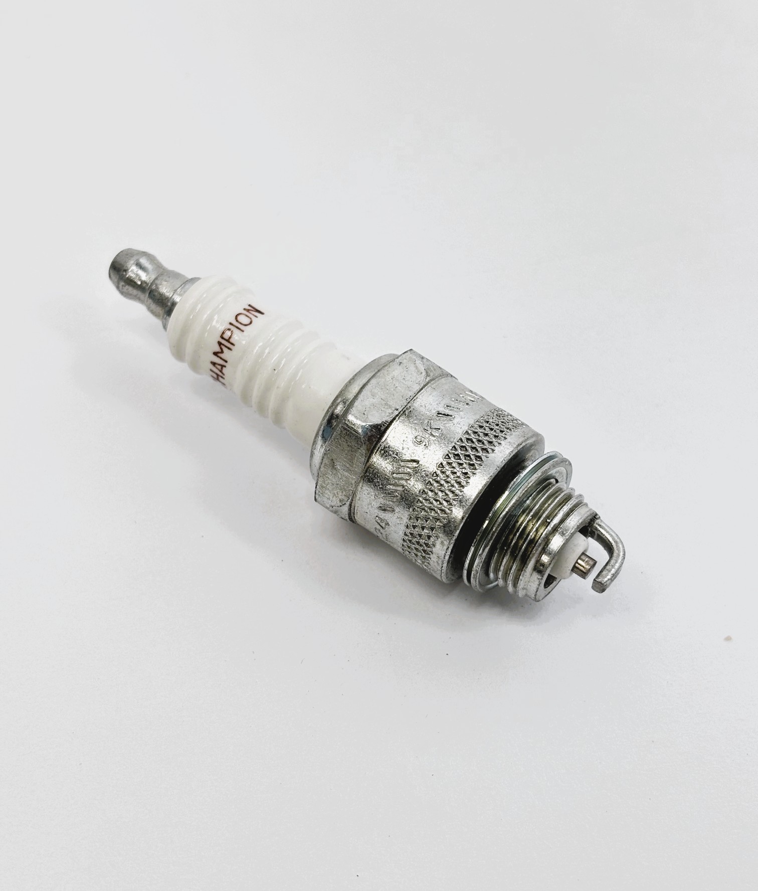 J12YC Spark Plug- 10 Champion® - Image 3